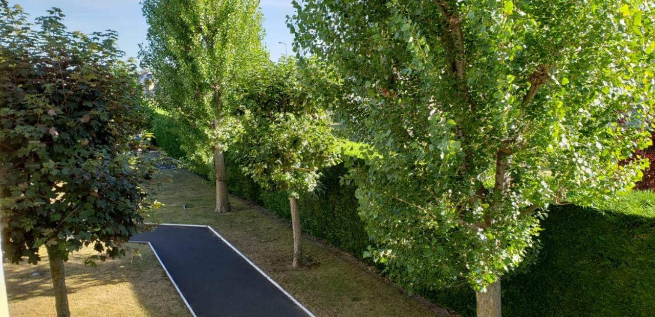 Cabourg - Bel Appartement Lumineux Avec Balcon Dans Residence Privee Kültér fotó